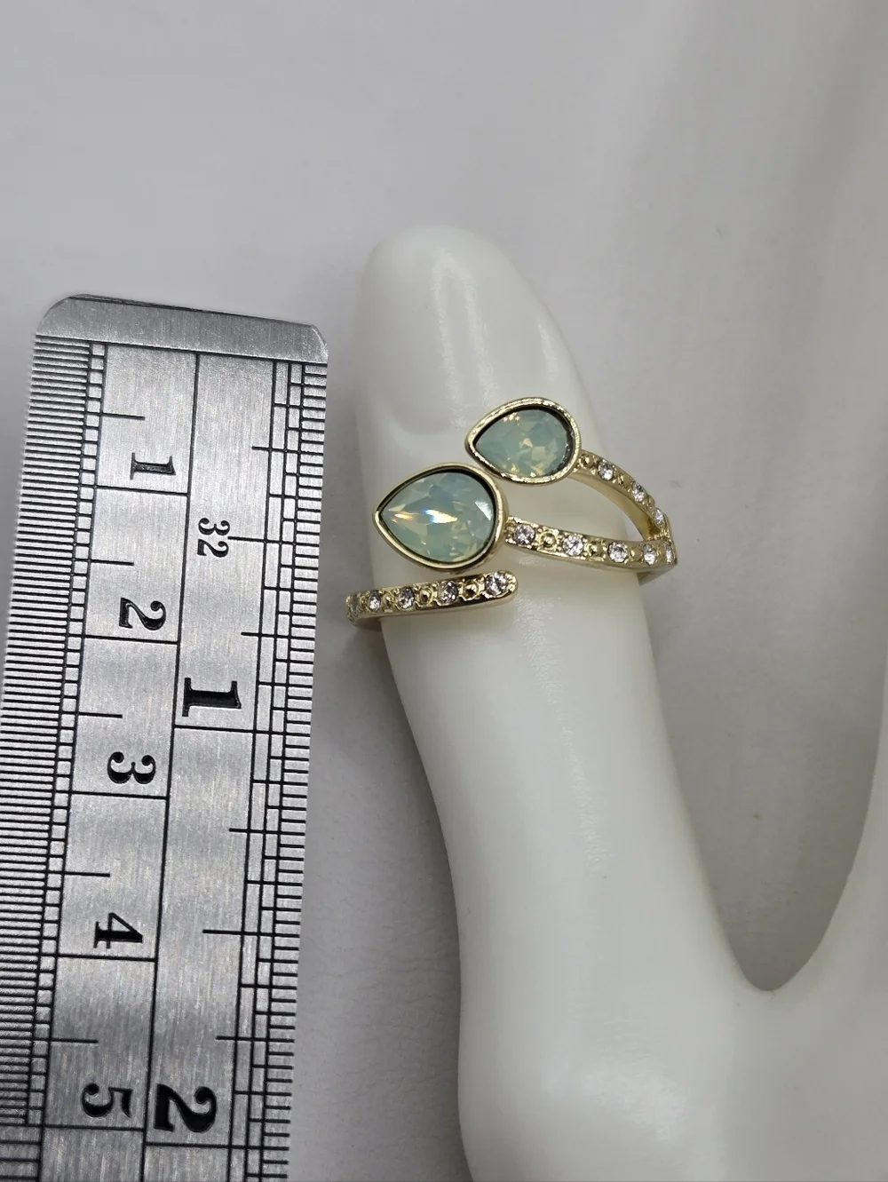 Swarovski Crystal Elements Gold Statement Ring Green Opal Size 9 Prom Bridal - Picture 6 of 7